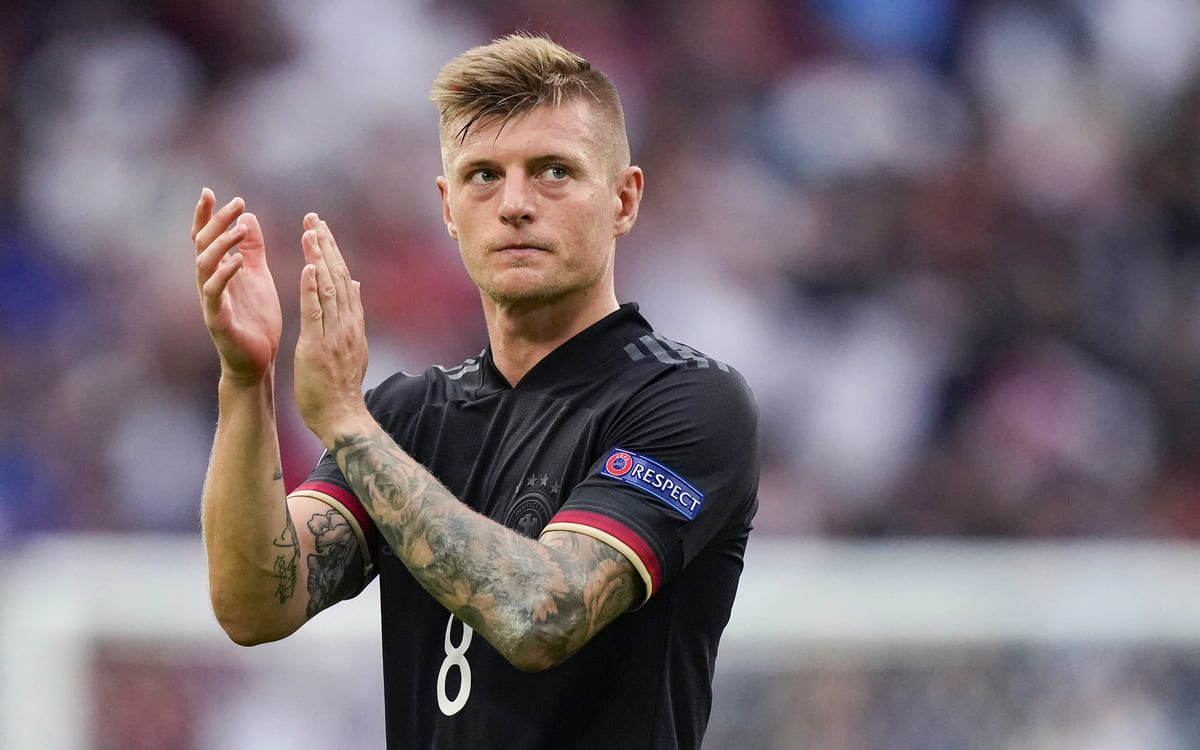 Toni Kroos estuvo muy atento al duelo Tchouaméni-Bellingham