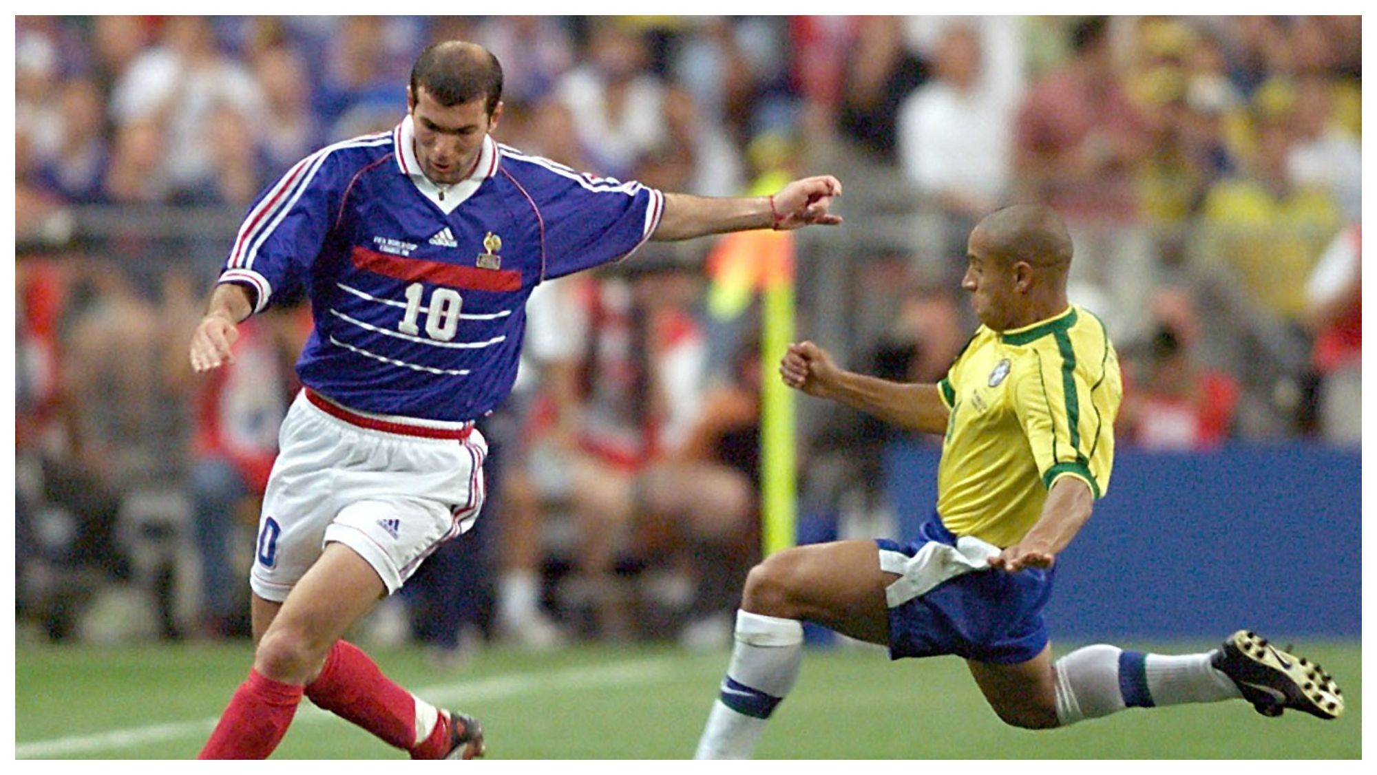 Zinedine Zidane y Roberto Carlos en la final del 98
