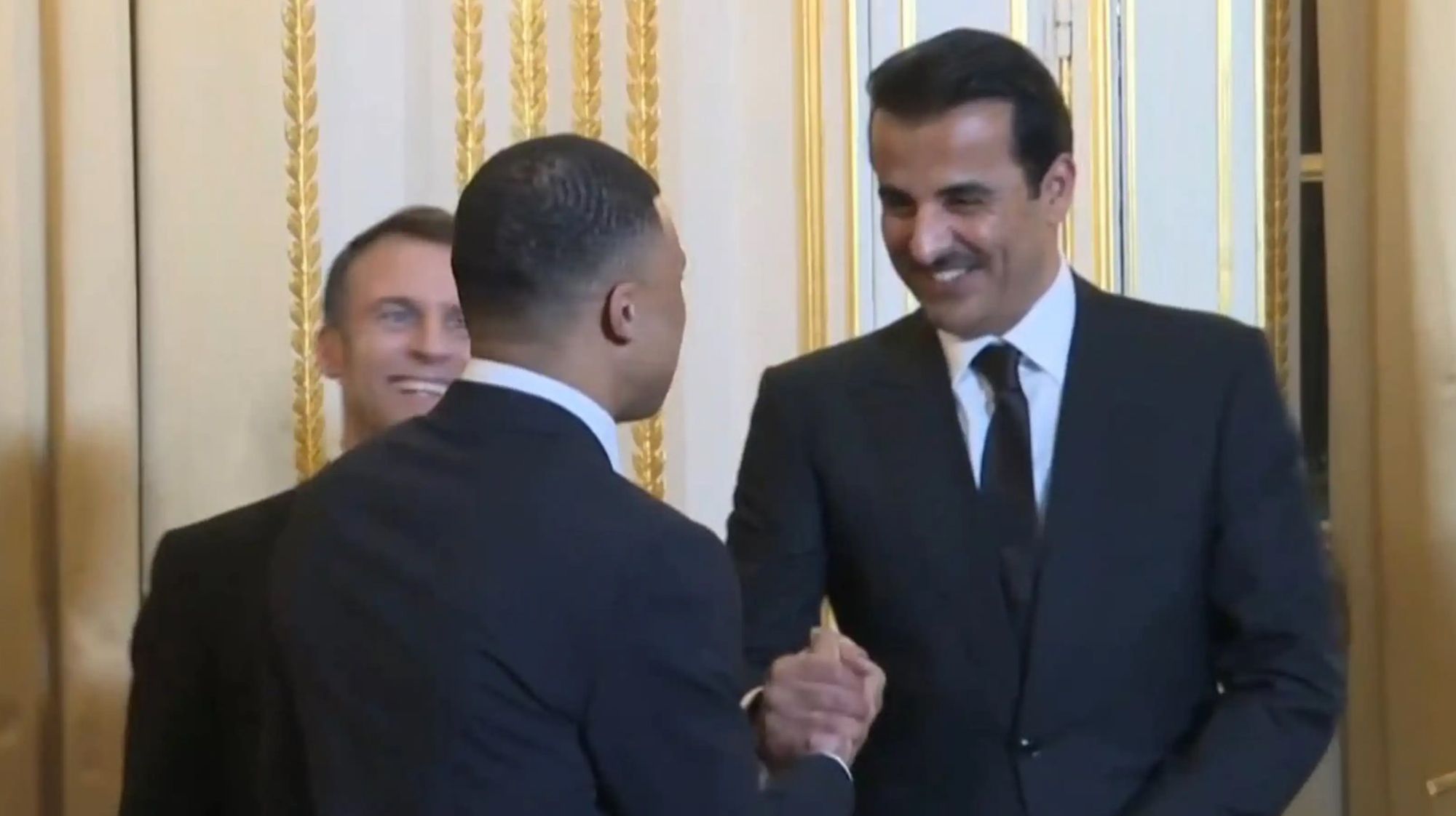 COPE revela los detalles sobre lo que ocurrió realmente entre Mbappé, el Emir y Macron COPE revela los detalles sobre lo que ocurrió realmente entre Mbappé, el Emir y Macron