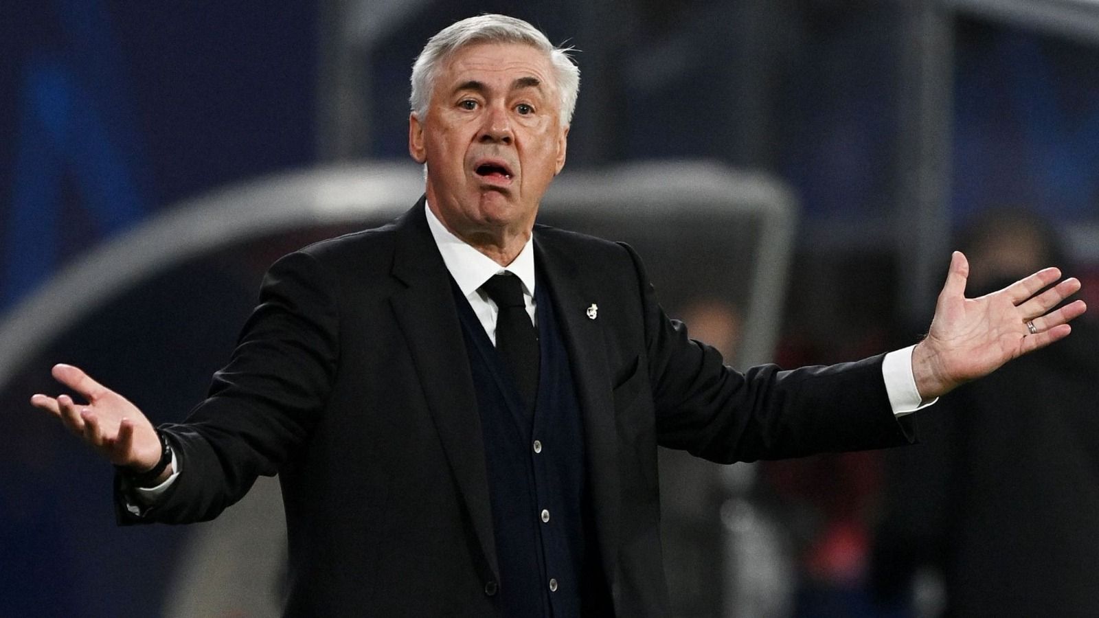 Ancelotti, muy enfadado, no se puede creer lo que está viviendo en Mestalla: preocupante