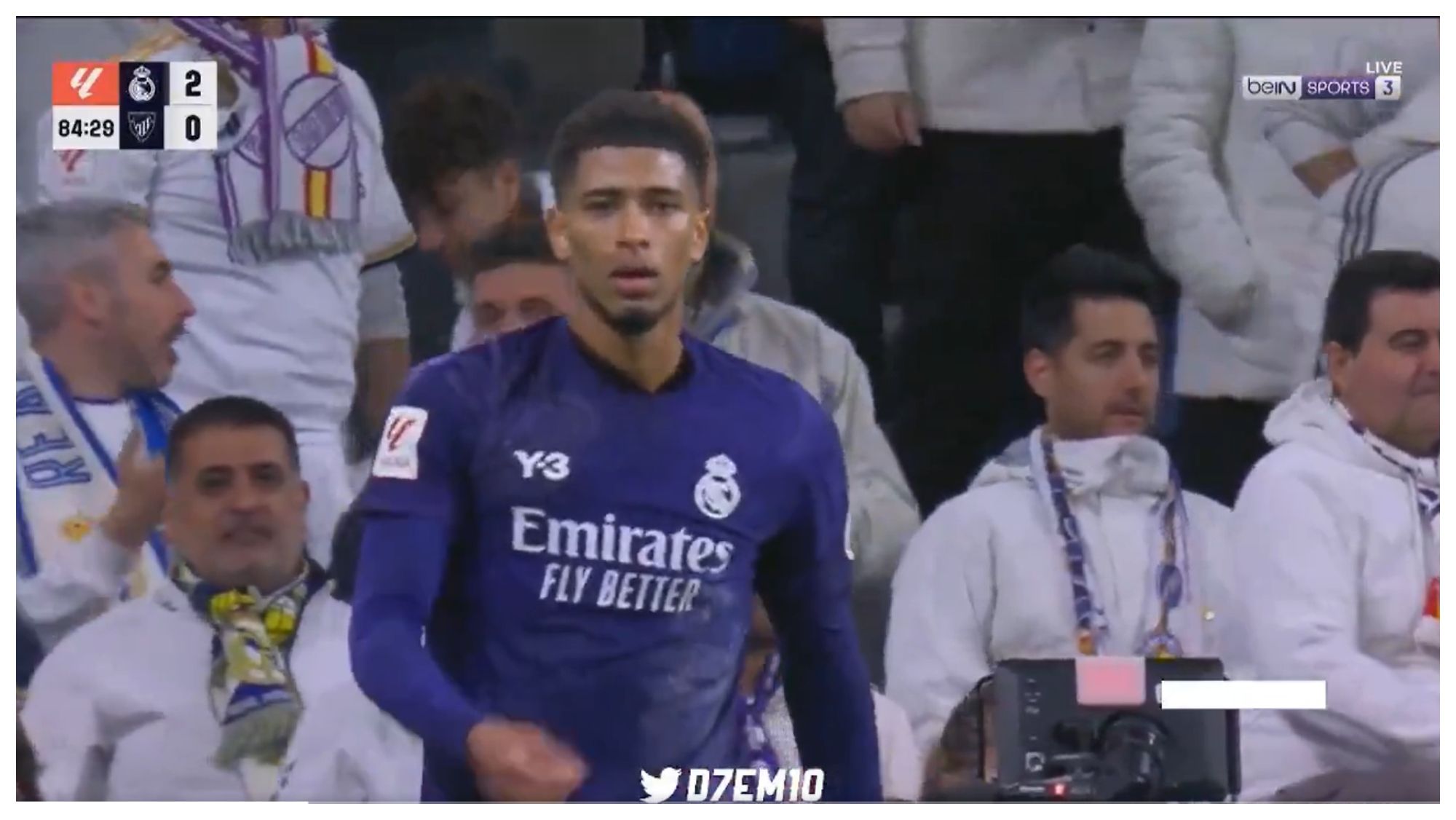 Bellingham acabó muy enfadado el partido Bellingham acabó muy enfadado el partido