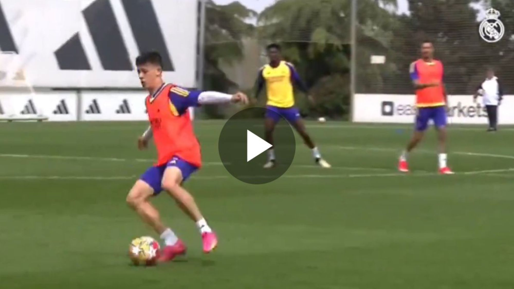 La jugada TOP de Vinicius y Arda Güler antes del City: gol por la escuadra