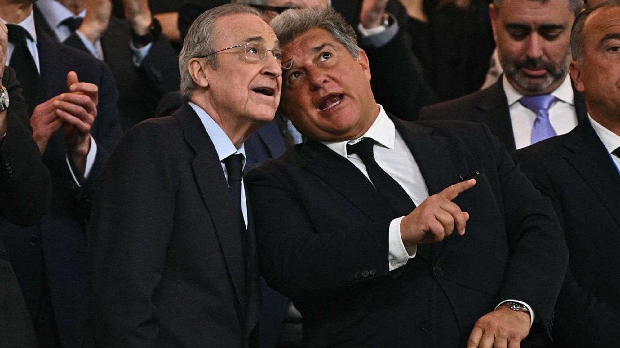 Sport: la supuesta confesión de Florentino a Laporta en el Bernabéu