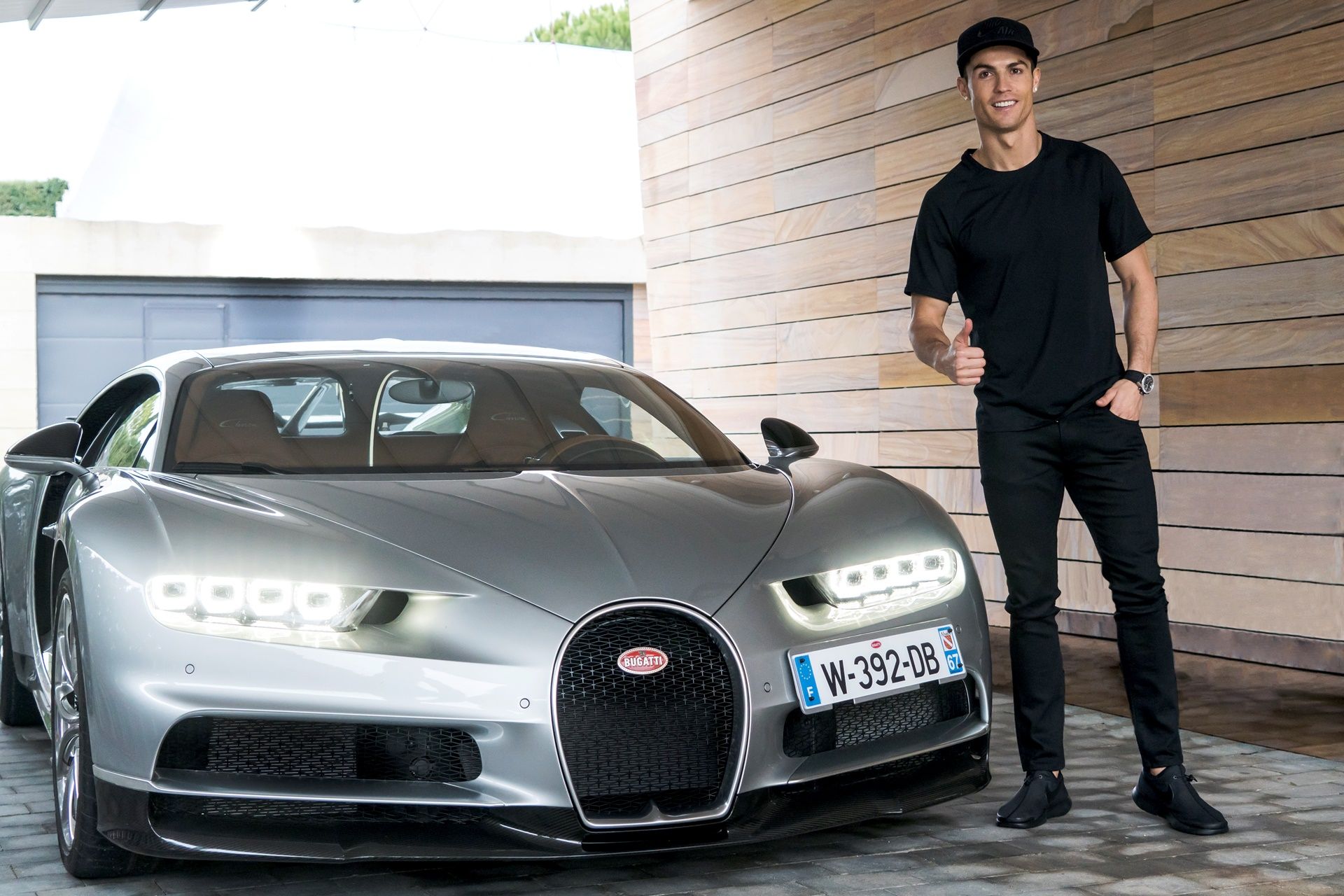 El nuevo ataque de los fans de Messi a Cristiano por su nuevo coche