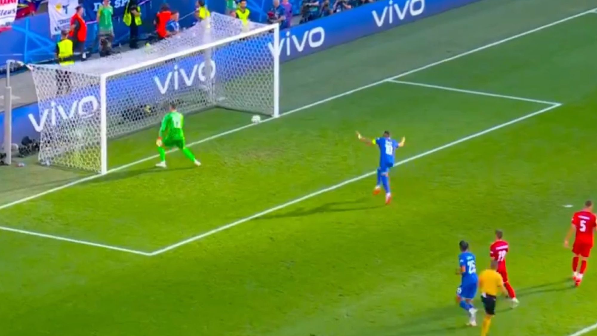 Mbappé se estrena en la Eurocopa gol con Francia y se quita la máscara Mbappé se estrena en la Eurocopa gol con Francia y se quita la máscara