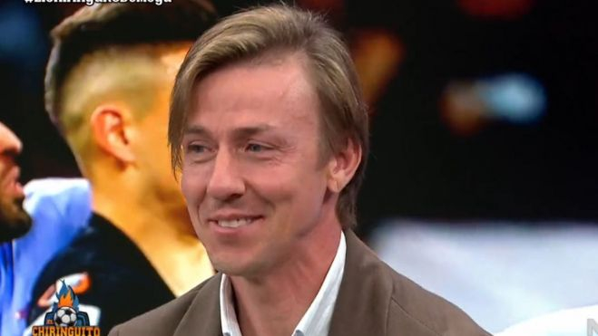 Guti quiso felicitar al equipo por la LIga, pero con la mente puesta en otra cosa Guti quiso felicitar al equipo por la LIga, pero con la mente puesta en otra cosa