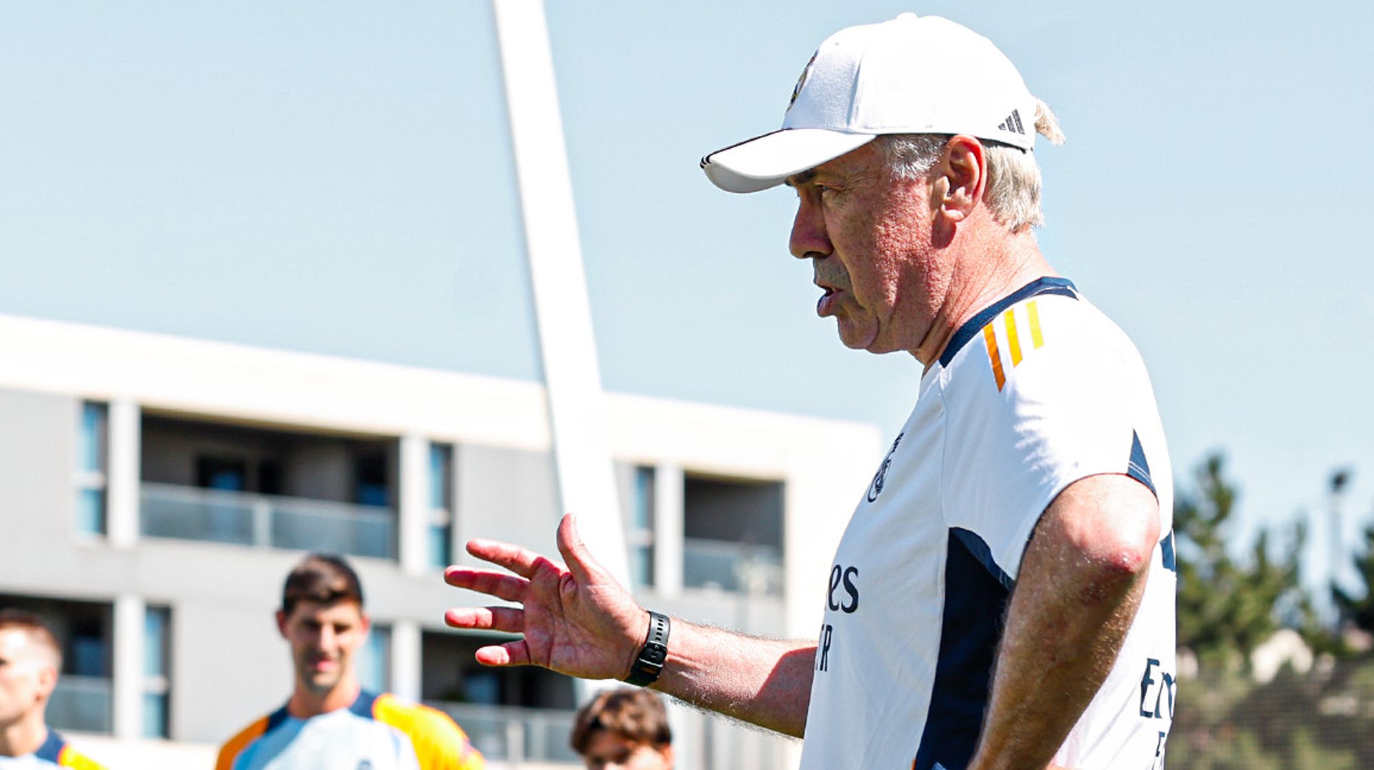 Ancelotti lo aparta del equipo y se lo dice a la cara, es la cruda realidad: "Lo siento, pero..." Ancelotti lo aparta del equipo y se lo dice a la cara, es la cruda realidad: "Lo siento, pero..."