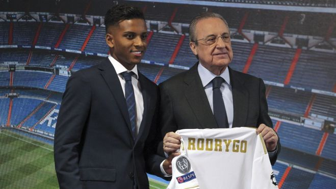 Rodrygo Goes junto a Florentino Pérez