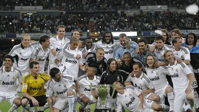 Fiesta en el Bernabéu tras el clásico