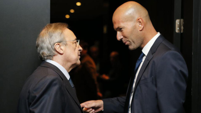 Zidane y Florentino se saludaron calurosamente en la gala del Balón de Oro