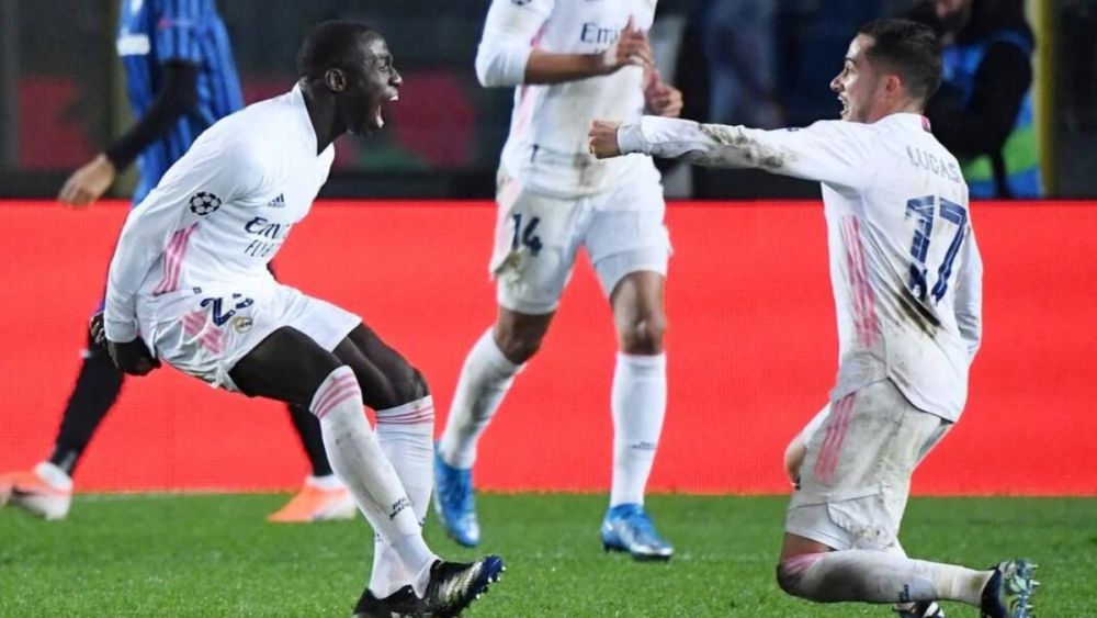 Ferland Mendy celebrando un gol con Lucas Vázquez Ferland Mendy celebrando un gol con Lucas Vázquez