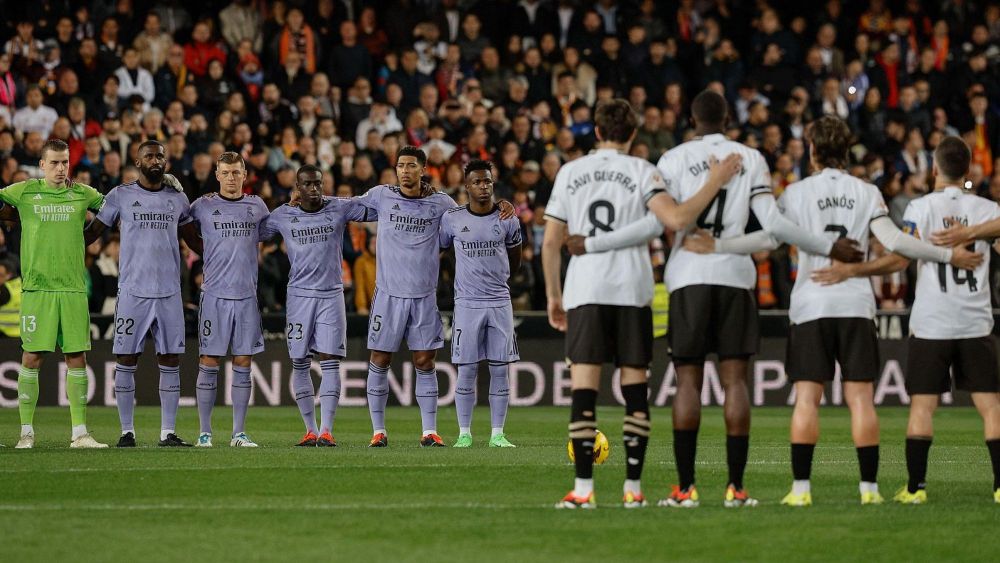 Jugadores del Valencia y del Real Madrid, en Mestalla, antes de empezar el partido de Liga de la campaña pasada. Jugadores del Valencia y del Real Madrid, en Mestalla, antes de empezar el partido de Liga de la campaña pasada.