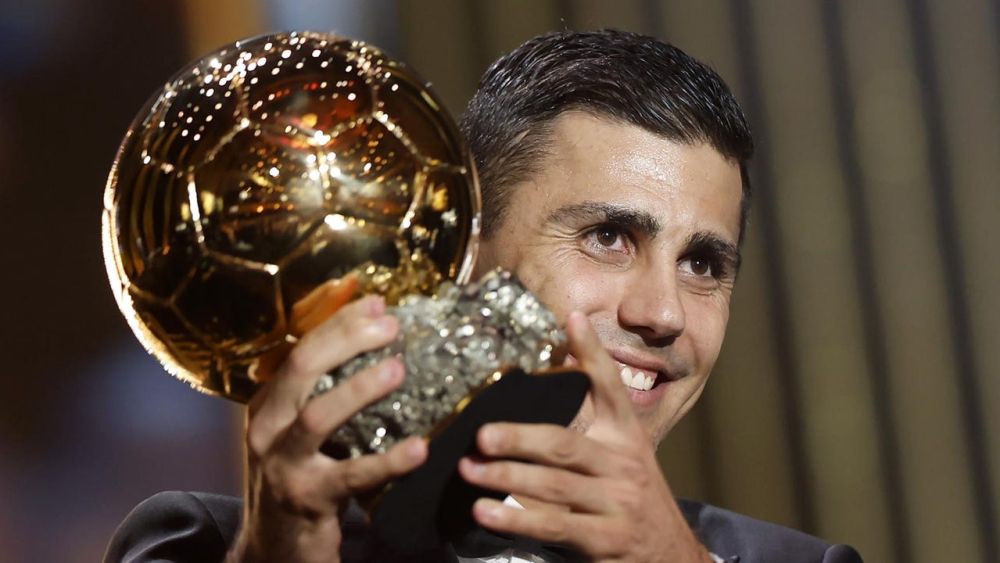 Rodri se llevó el Balón de Oro, el más controvertido de las dos últimas décadas. Rodri se llevó el Balón de Oro, el más controvertido de las dos últimas décadas.