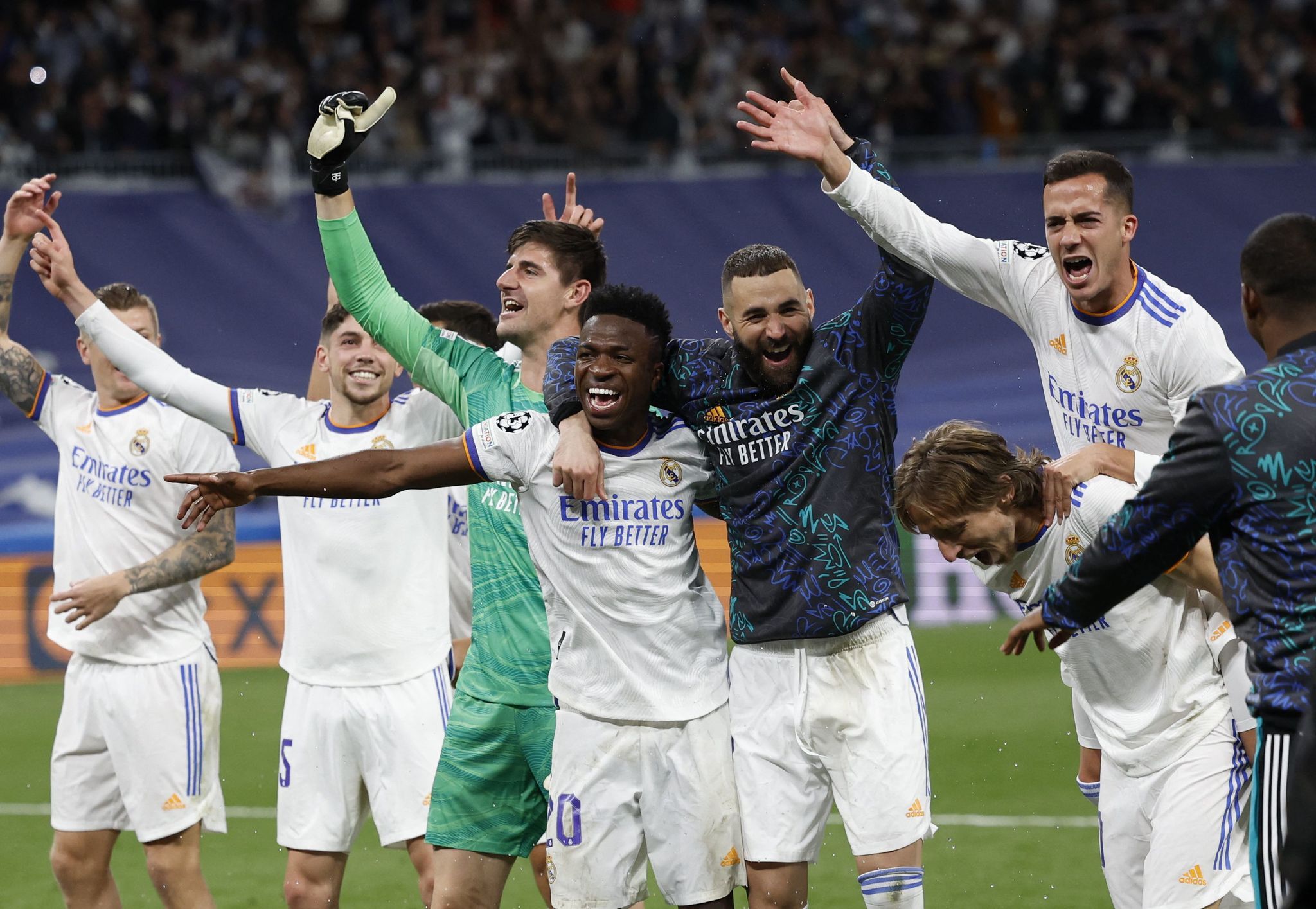 El Real Madrid celebra el pase a la final de Paris