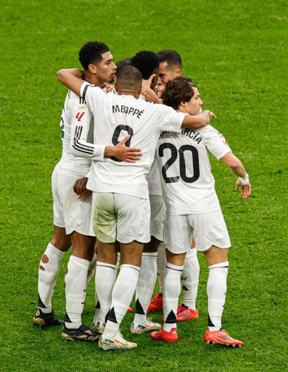 Jugadores del Real Madrid celebrando un gol.