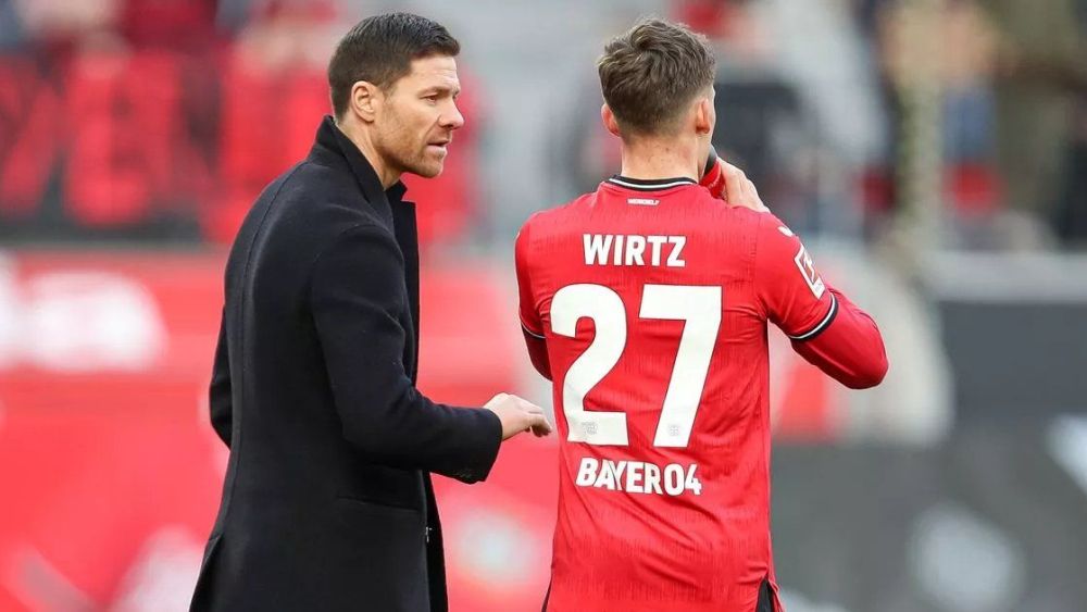 Xabi Alonso y Florian Wirtz Xabi Alonso y Florian Wirtz