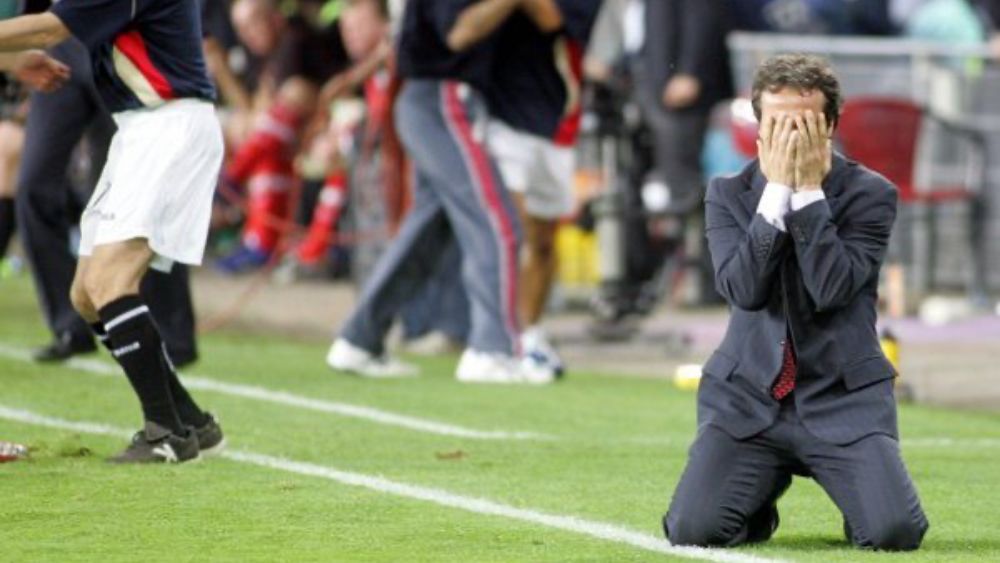 Cristóbal Soria, en un partido del Sevilla cuando era delegado de campo del conjunto hispalense.