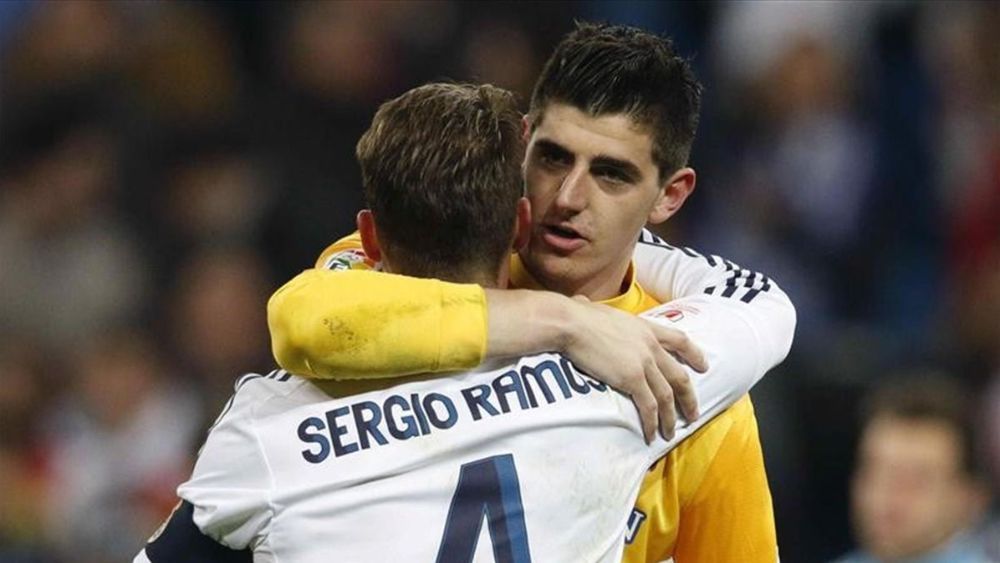 Thibaut Courtois abraza a Sergio Ramos, en el año 2014, tras perder la final de Champions con el Atlético frente al Madrid. Thibaut Courtois abraza a Sergio Ramos, en el año 2014, tras perder la final de Champions con el Atlético frente al Madrid.