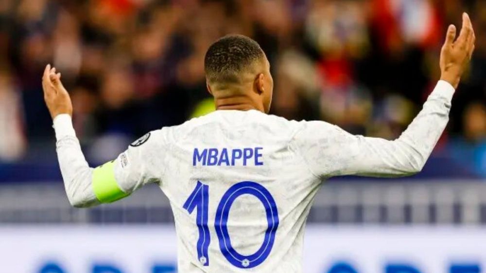 Mbappé lamentándose de una acción en un partido con Francia Mbappé lamentándose de una acción en un partido con Francia