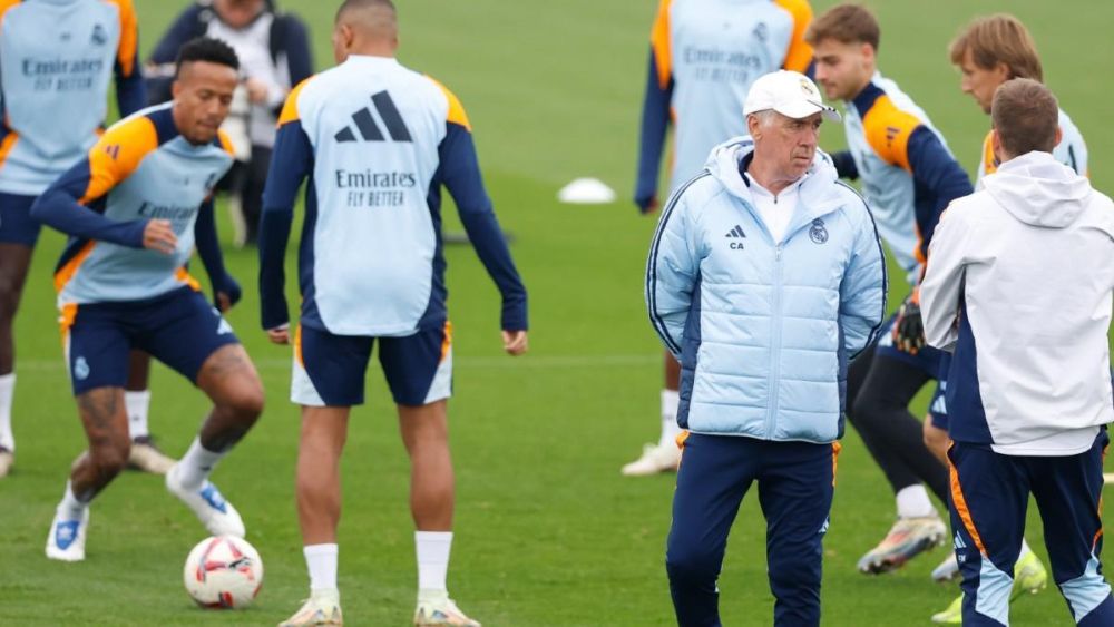 Carlo Ancelotti en un entrenamiento del Real Madrid Carlo Ancelotti en un entrenamiento del Real Madrid