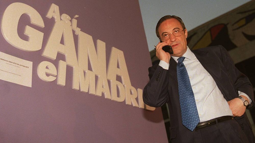 Florentino Pérez, en el año 2000, cuando se hizo por vez primera con la presidencia del Real Madrid. Florentino Pérez, en el año 2000, cuando se hizo por vez primera con la presidencia del Real Madrid.