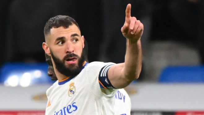 Karim Benzema en el campo