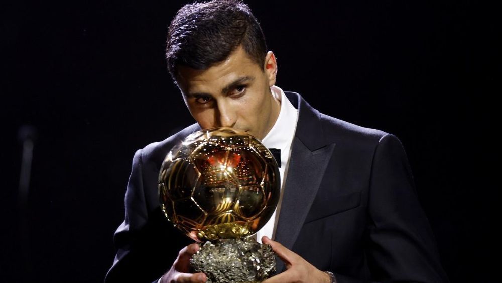 Rodri Hernández se hizo con el Balón de Oro más controvertido de los últimos años. Rodri Hernández se hizo con el Balón de Oro más controvertido de los últimos años.