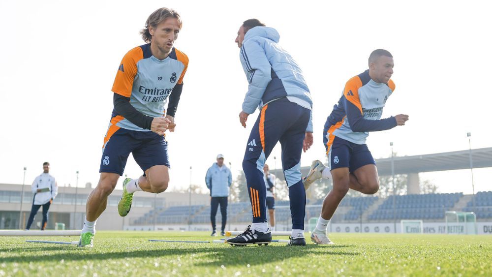 Kylian Mbappé y Luka Modric, en un entrenamiento con el Madrid. Kylian Mbappé y Luka Modric, en un entrenamiento con el Madrid.
