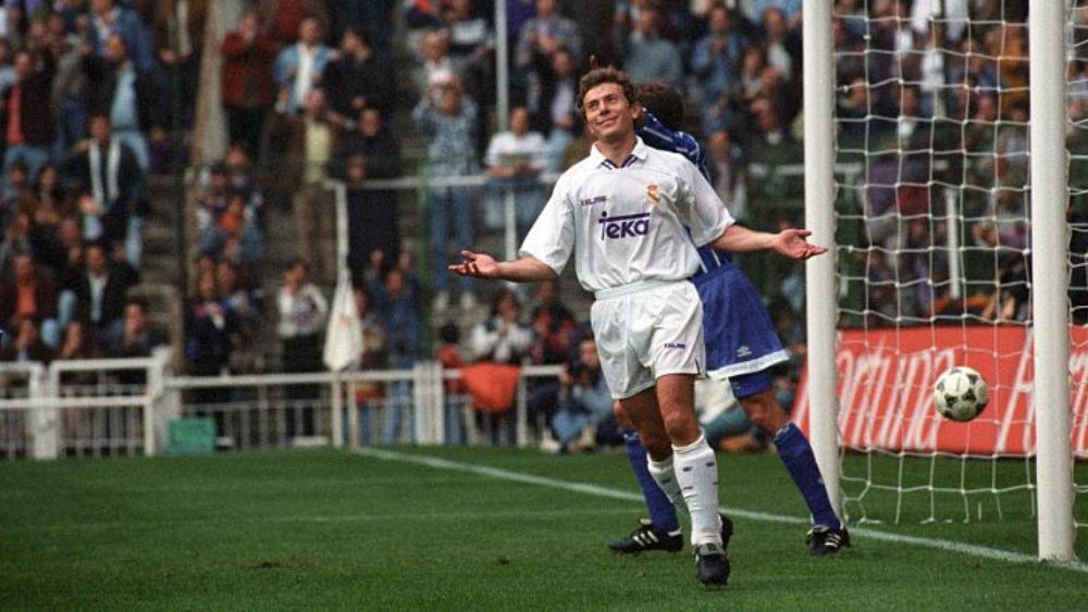 Emilio Butragueño, durante un partido con el Madrid en los años ochenta. Emilio Butragueño, durante un partido con el Madrid en los años ochenta.