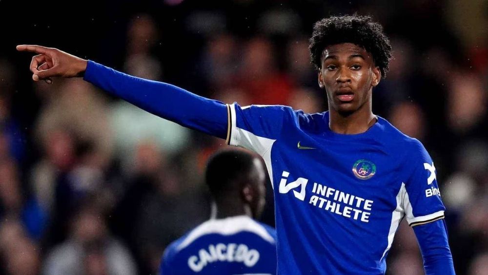 Josh Acheampong es un joven jugador criado en el Chelsea y que suena como posible fichaje por el Madrid. Josh Acheampong es un joven jugador criado en el Chelsea y que suena como posible fichaje por el Madrid.