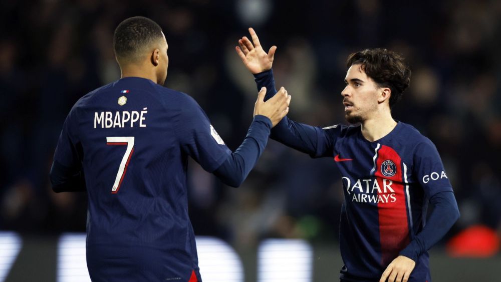 Kylian Mbappé y Vitinha, durante un partido del PSG la pasada temporada. Kylian Mbappé y Vitinha, durante un partido del PSG la pasada temporada.
