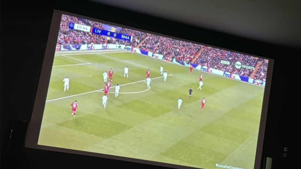 Story de Vinicius viendo el partido Story de Vinicius viendo el partido