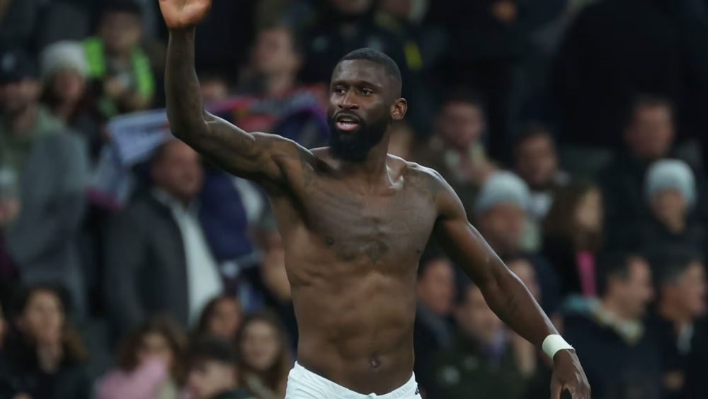 Rüdiger saludando a la afición después de un partido Rüdiger saludando a la afición después de un partido