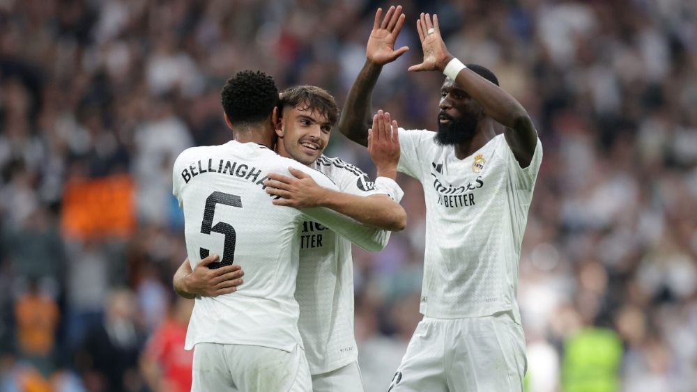 Raúl Asencio, con Jude Bellingham y Antonio Rudiger.