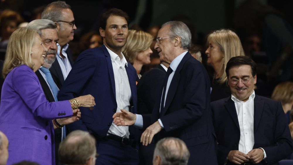 Rafa Nadal junto a Florentino Pérez y otras muchas personalidades en el palco del Santiago Bernabéu.