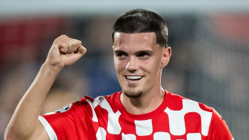 Miguel Gutiérrez contento y celebrando Miguel Gutiérrez contento y celebrando