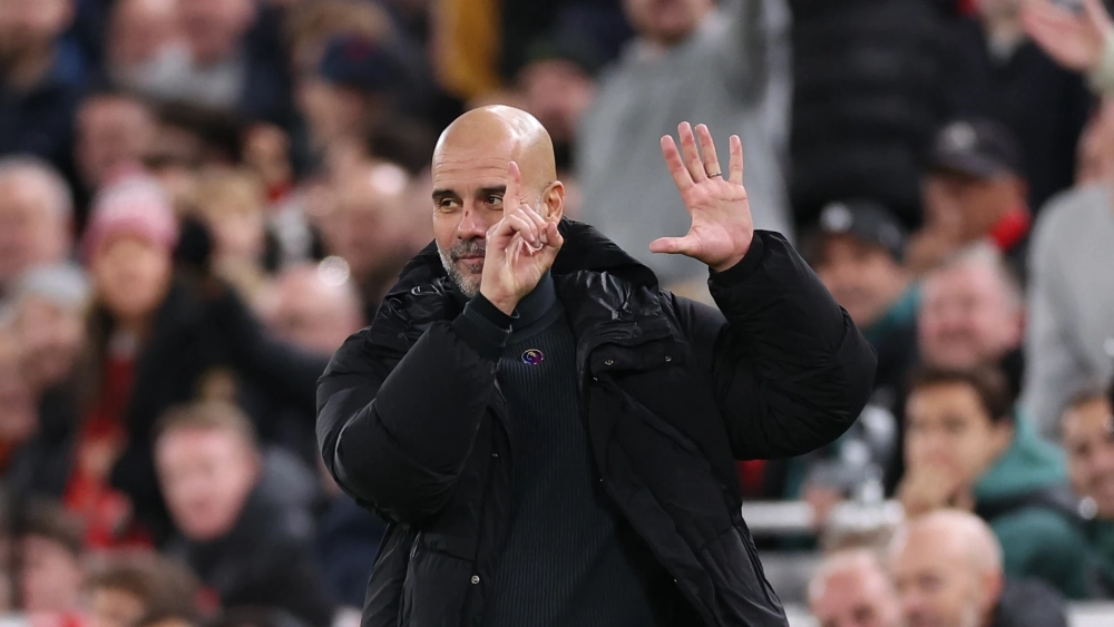 Momento exacto en el que Pep Guardiola restriega las seis Premier League del City a los aficionados del Liverpool. Momento exacto en el que Pep Guardiola restriega las seis Premier League del City a los aficionados del Liverpool.