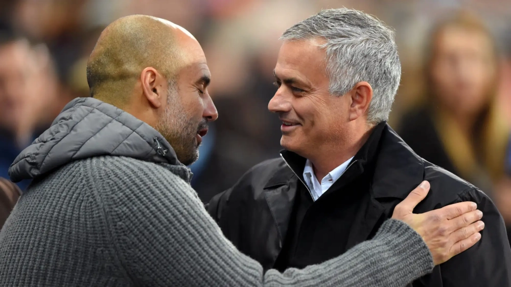La guerra entre José Mourinho y Pep Guardiola no parece tener un punto y final. La guerra entre José Mourinho y Pep Guardiola no parece tener un punto y final.