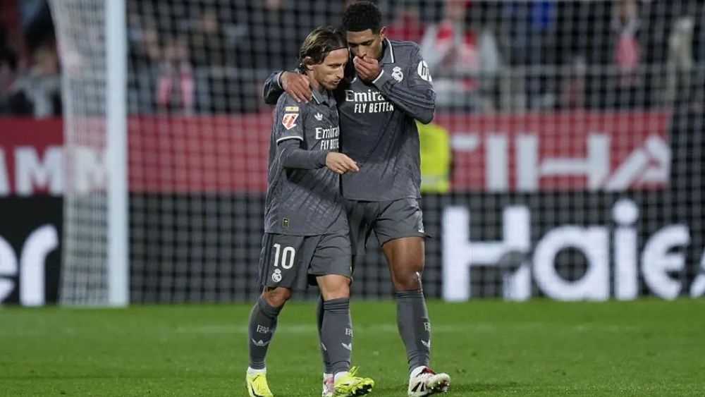 Luka Modric y Jude Bellingham, charlando, durante el partido de este sábado entre el Girona y el Madrid. Luka Modric y Jude Bellingham, charlando, durante el partido de este sábado entre el Girona y el Madrid.