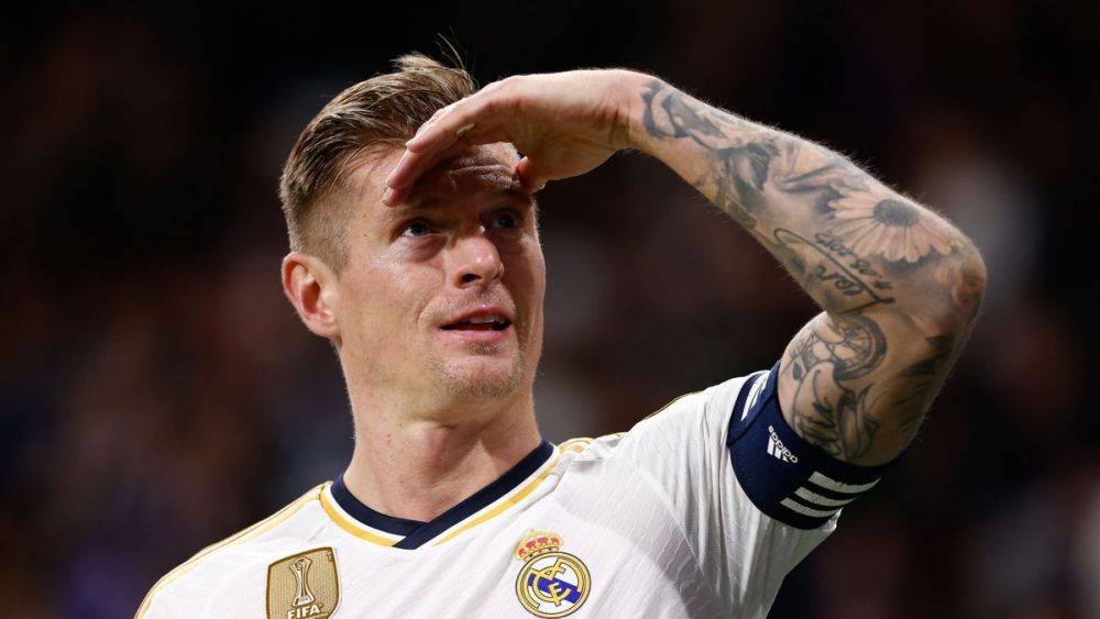 Toni Kroos mirando a la grada Toni Kroos mirando a la grada