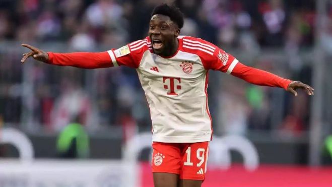 Alphonso Davies durante un partido con el Bayern de Múnich Alphonso Davies durante un partido con el Bayern de Múnich