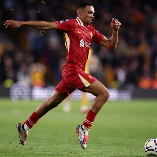 Trent Alexander-Arnold durante un partido con el Liverpool.