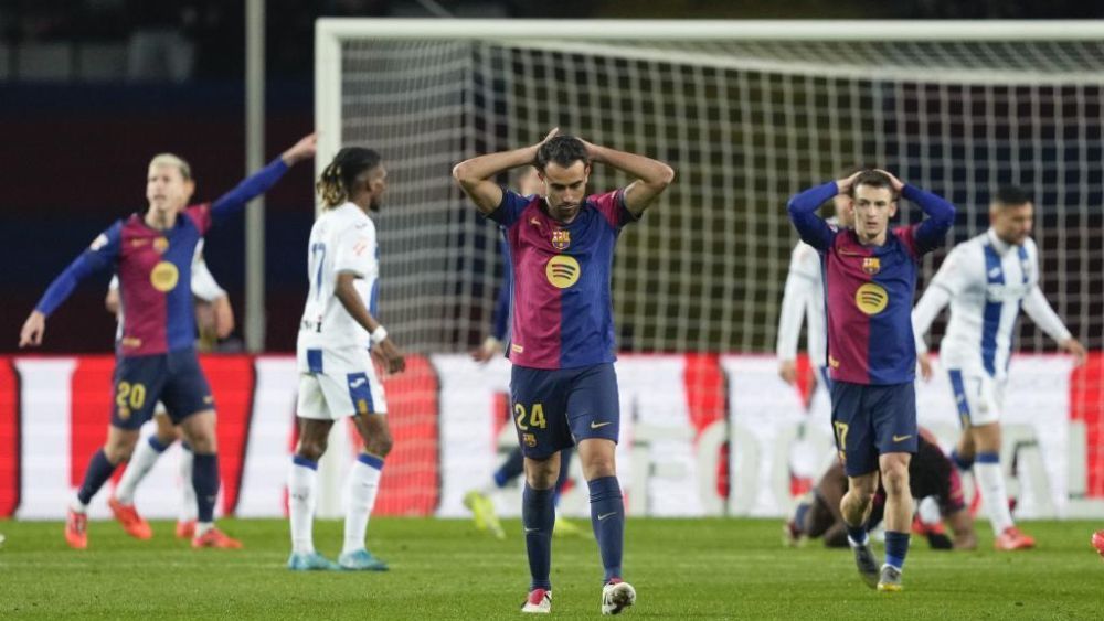 El Barcelona perdió el domingo en Liga otra vez y suma sólo una victoria en los últimos cinco partidos. El Barcelona perdió el domingo en Liga otra vez y suma sólo una victoria en los últimos cinco partidos.
