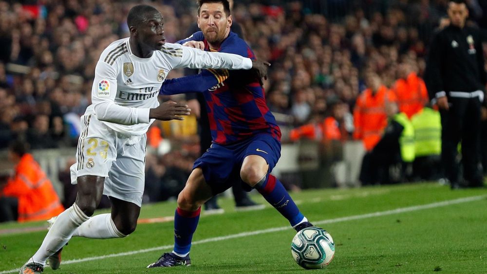 Mendy frente a Messi