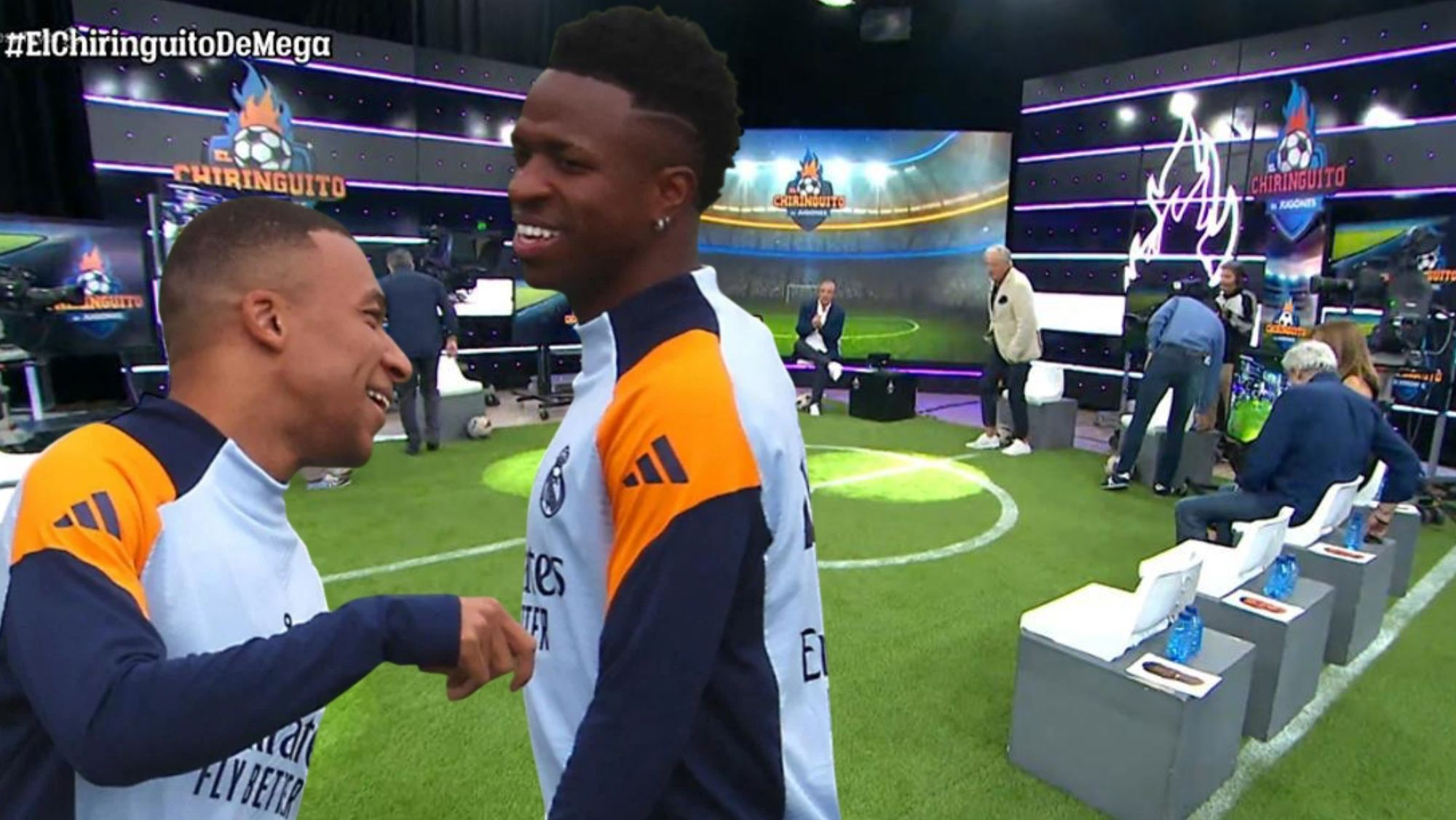 En 'El Chiringuito de Jugones' siguen hablando de las comparaciones entre Kylian Mbappé y Vinicius Junior. En 'El Chiringuito de Jugones' siguen hablando de las comparaciones entre Kylian Mbappé y Vinicius Junior.