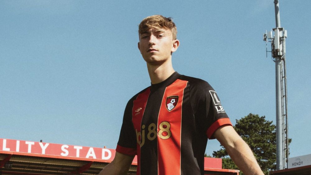 Dean Huijsen con la camiseta del Bournemouth Dean Huijsen con la camiseta del Bournemouth