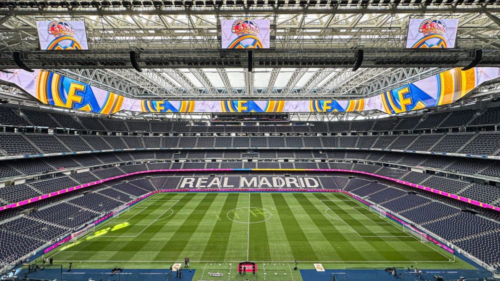 Muchos aficionados del Real Madrid sueñan con poder vivir un partido en el Santiago Bernabéu. Muchos aficionados del Real Madrid sueñan con poder vivir un partido en el Santiago Bernabéu.