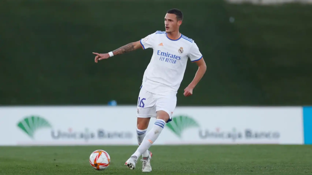 El Real Madrid estudiará la vuelta de Rafa Marín al conjunto blanco para reforzar la defensa. El Real Madrid estudiará la vuelta de Rafa Marín al conjunto blanco para reforzar la defensa.