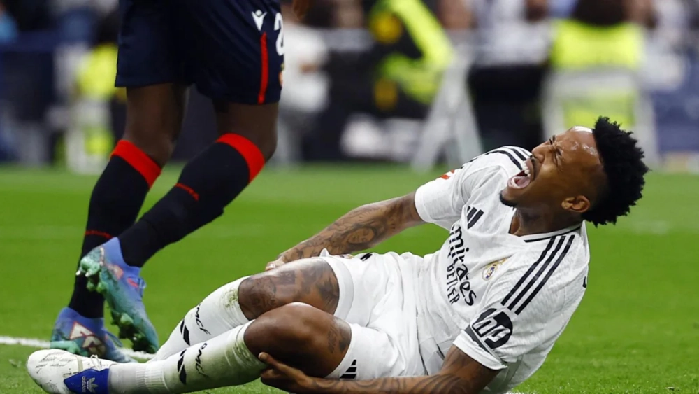 Las constantes lesiones han hecho que Carlo Ancelotti tenga que inventarse nuevos parches para la defensa. Las constantes lesiones han hecho que Carlo Ancelotti tenga que inventarse nuevos parches para la defensa.