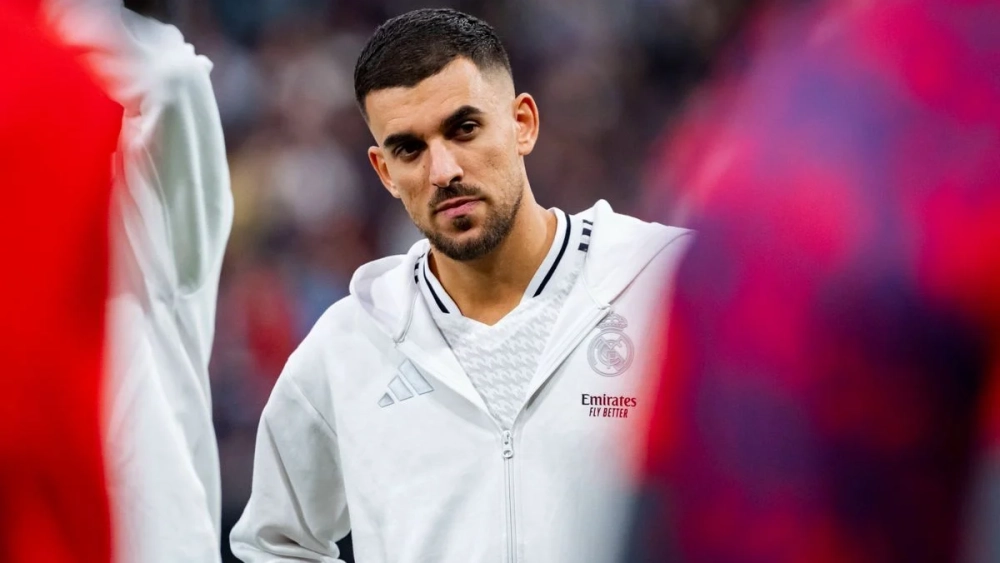 Dani Ceballos antes de comenzar un partido con el Real Madrid.